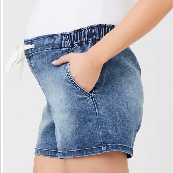 Stretchy Maternity Jean Shorts - Picture 3 of 4